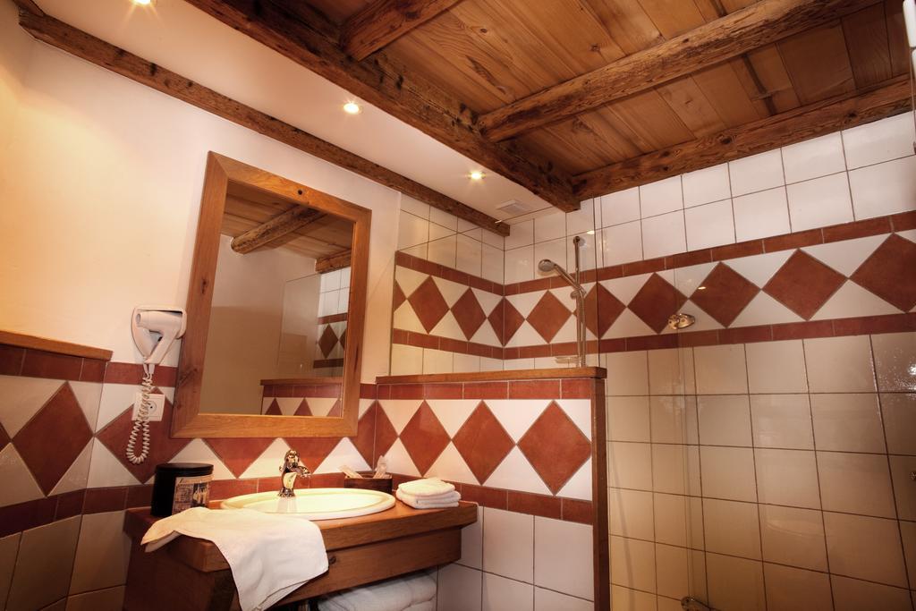 Auberge Du Moulin De Lere Vailly Exterior photo